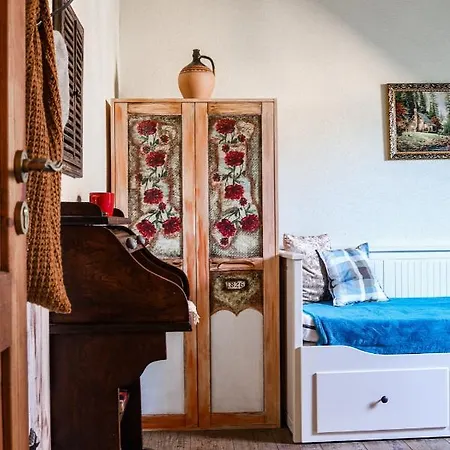 Mnichov Dvor 게스트하우스 *