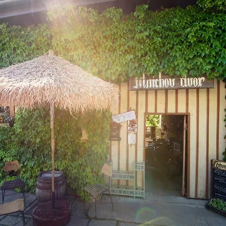 Mnichov Dvor 게스트하우스 *